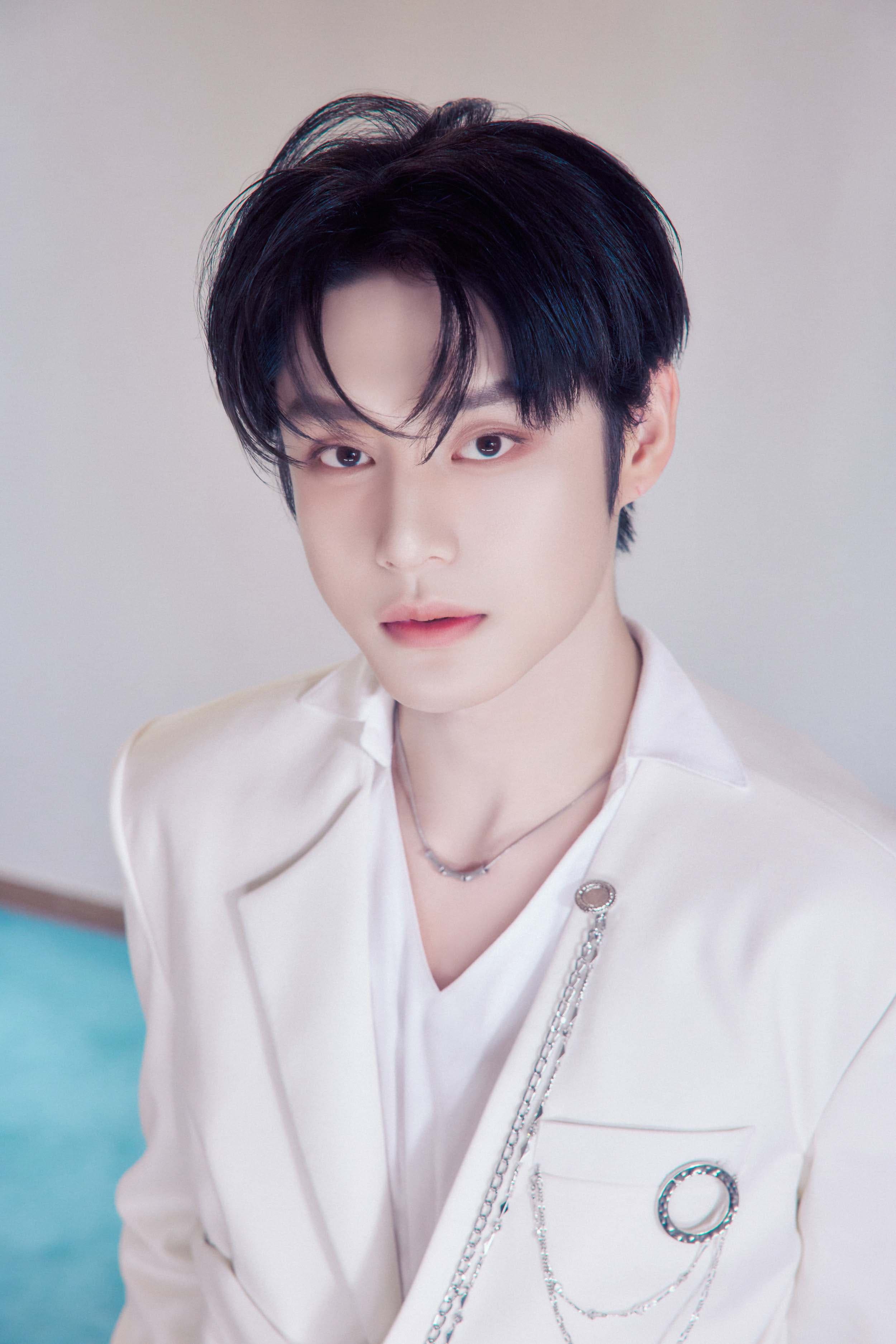 Image of ZEROBASEONE KIM JI WOONG